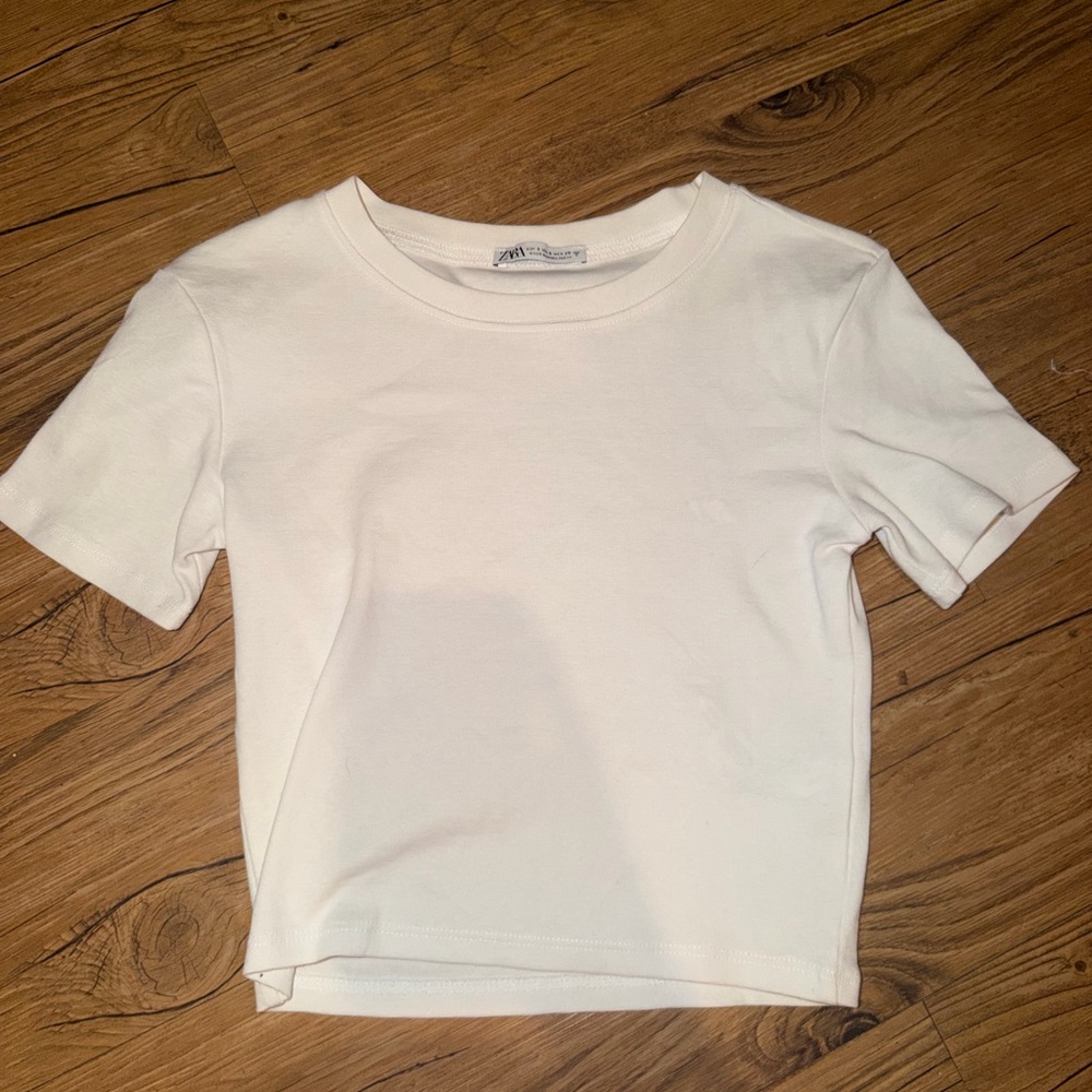 White Zara crop top in a S #zara #basics